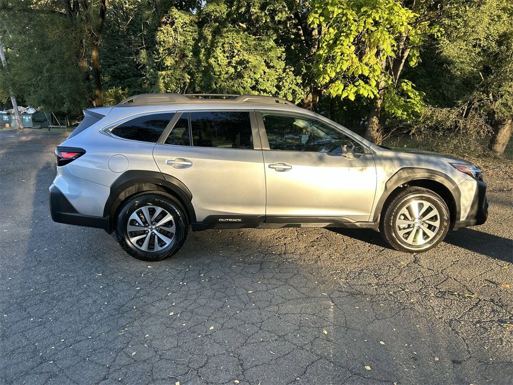 Certified 2025 Subaru Outback Premium image 9