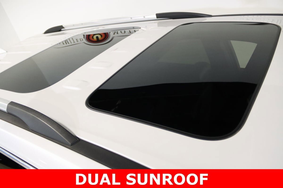 Used 2022 Chevrolet Traverse High Country w/ LPO, Floor Liner Package AWD/4WD image 20