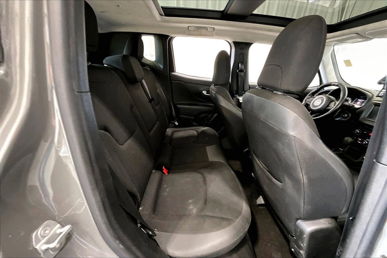 Used 2020 Jeep Renegade Altitude FWD image 24