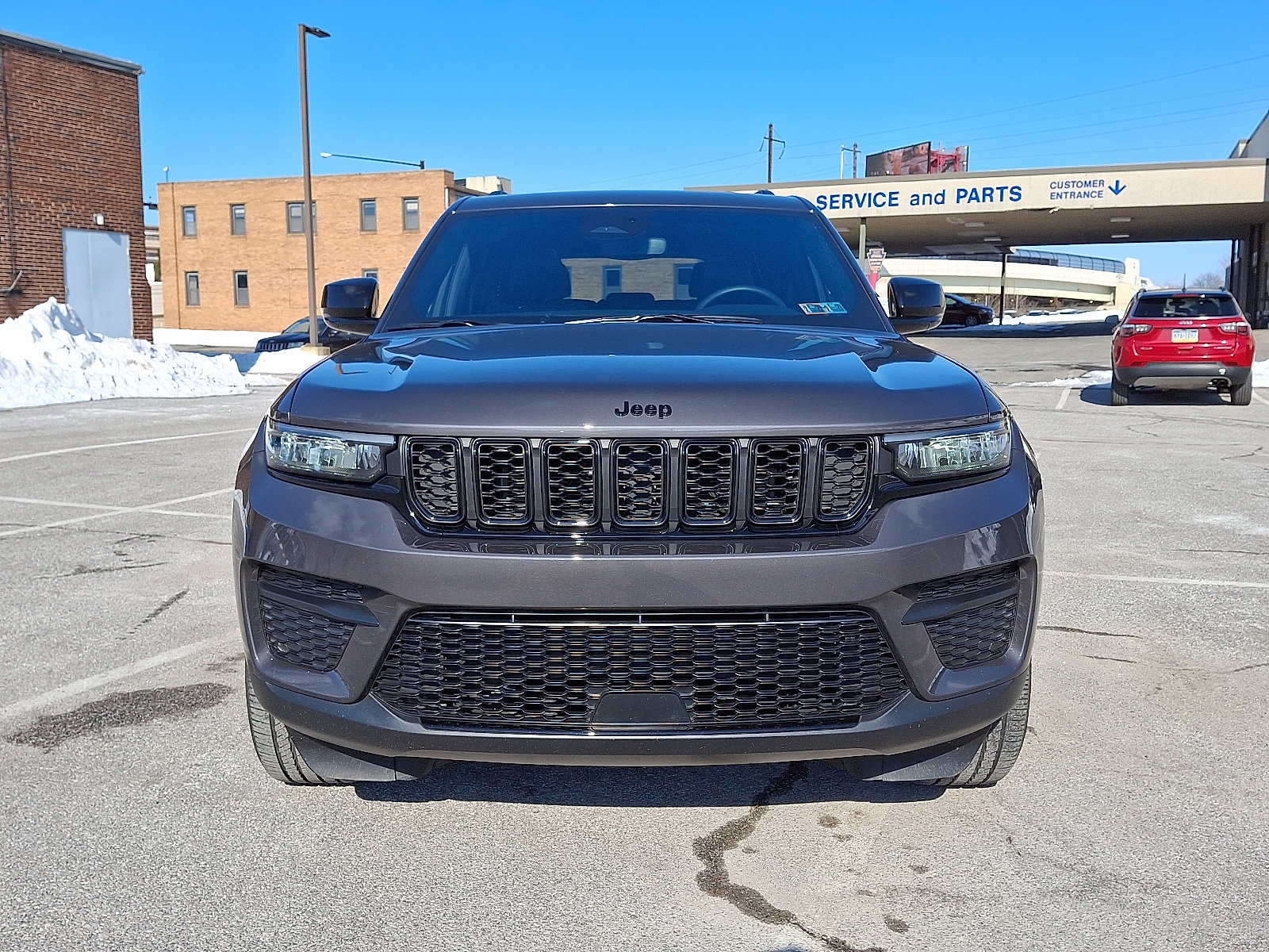 Used 2023 Jeep Grand Cherokee Altitude AWD/4WD image 2