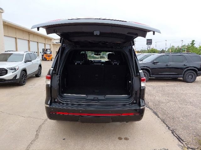Used 2024 Lincoln Navigator Premiere AWD/4WD image 37
