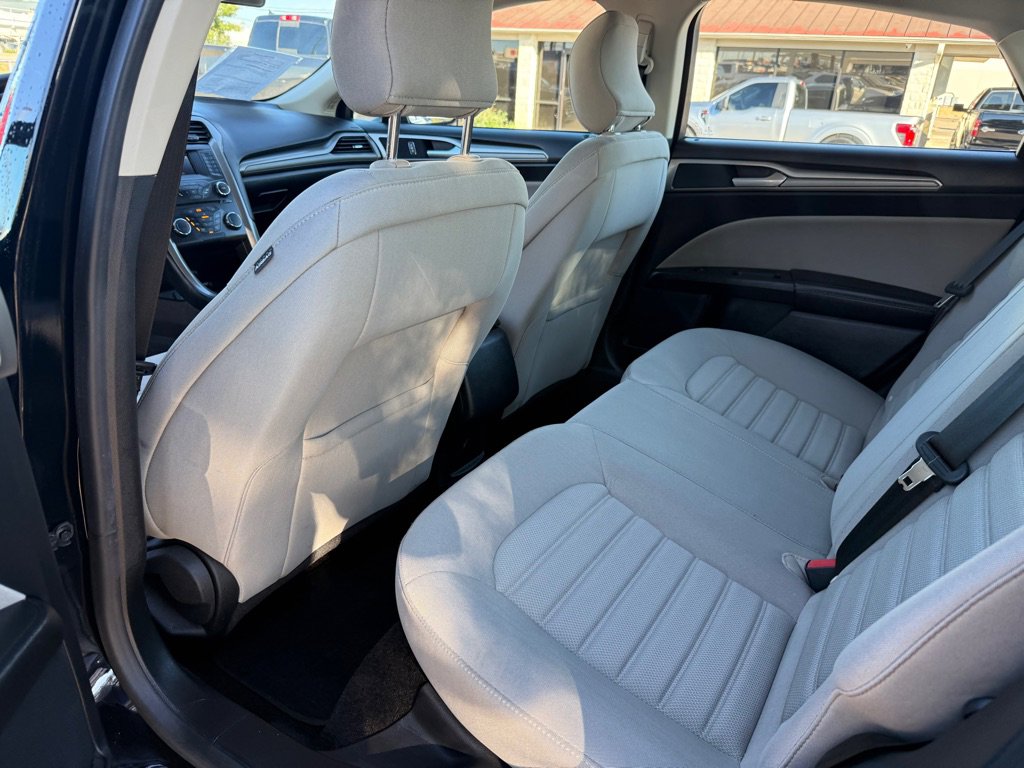 Used 2018 Ford Fusion S image 15