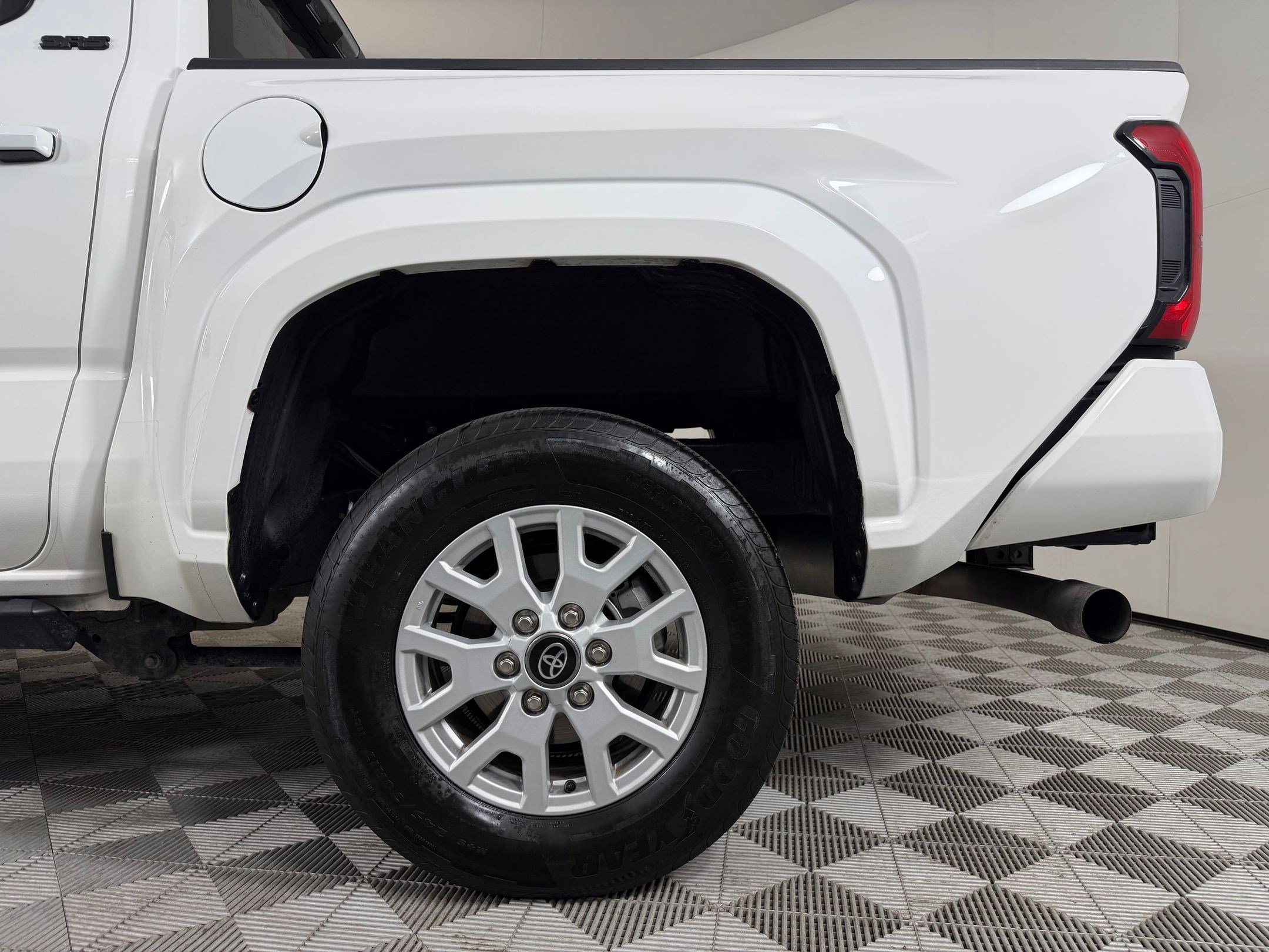 Certified 2025 Toyota Tacoma SR5 image 27