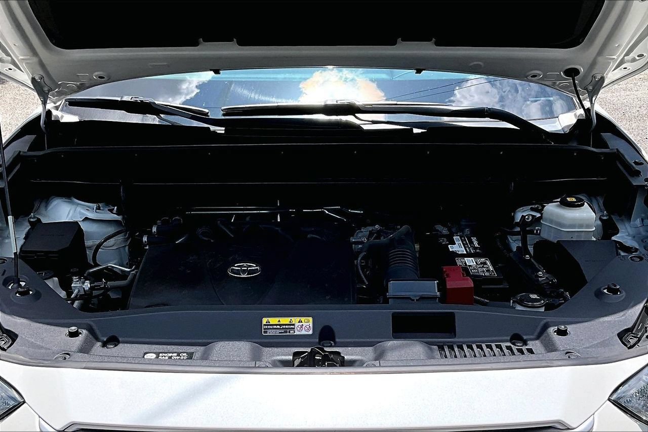 Used 2020 Toyota Highlander XLE FWD image 31