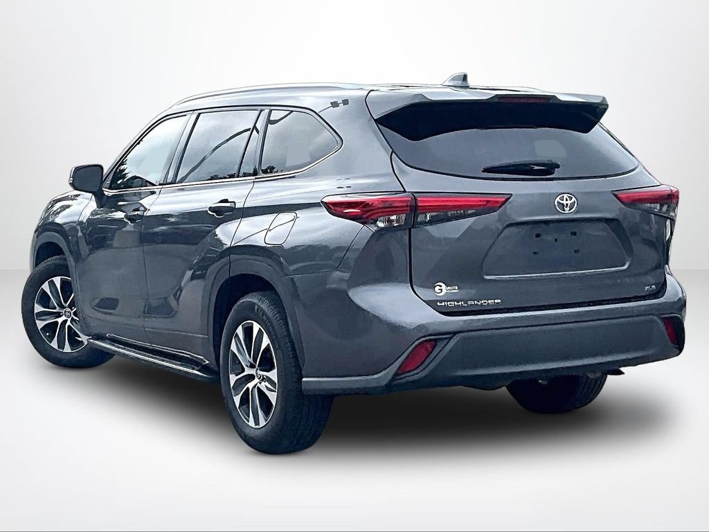 Used 2022 Toyota Highlander XLE FWD image 14