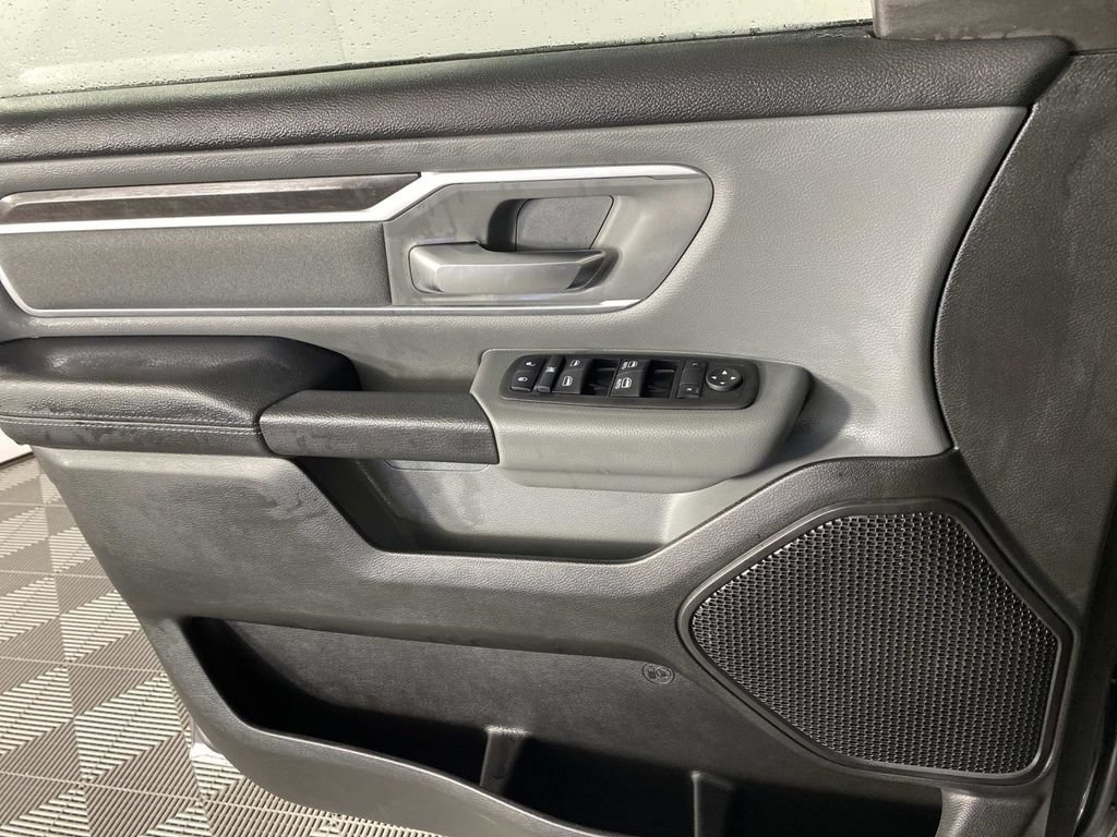Used 2023 RAM 1500 4x4 Crew Cab image 22