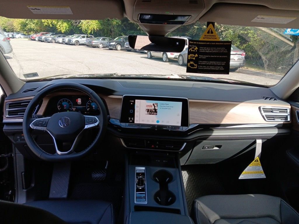 Used 2025 Volkswagen Atlas SE image 13