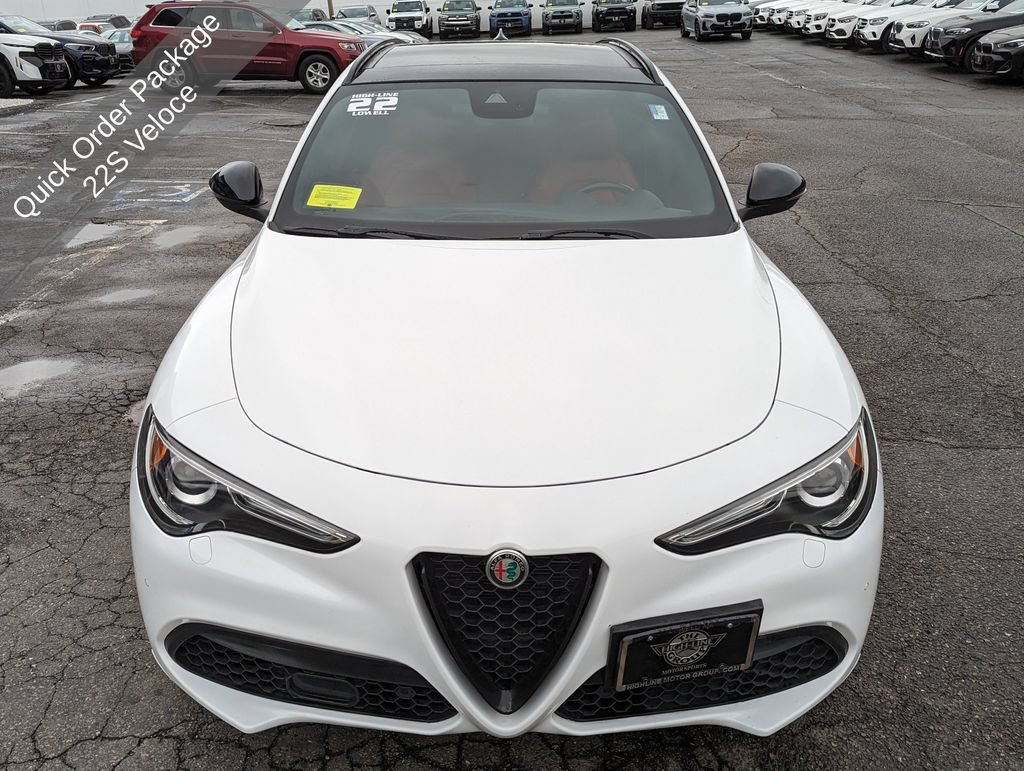 Used 2022 Alfa Romeo Stelvio Veloce AWD/4WD image 3