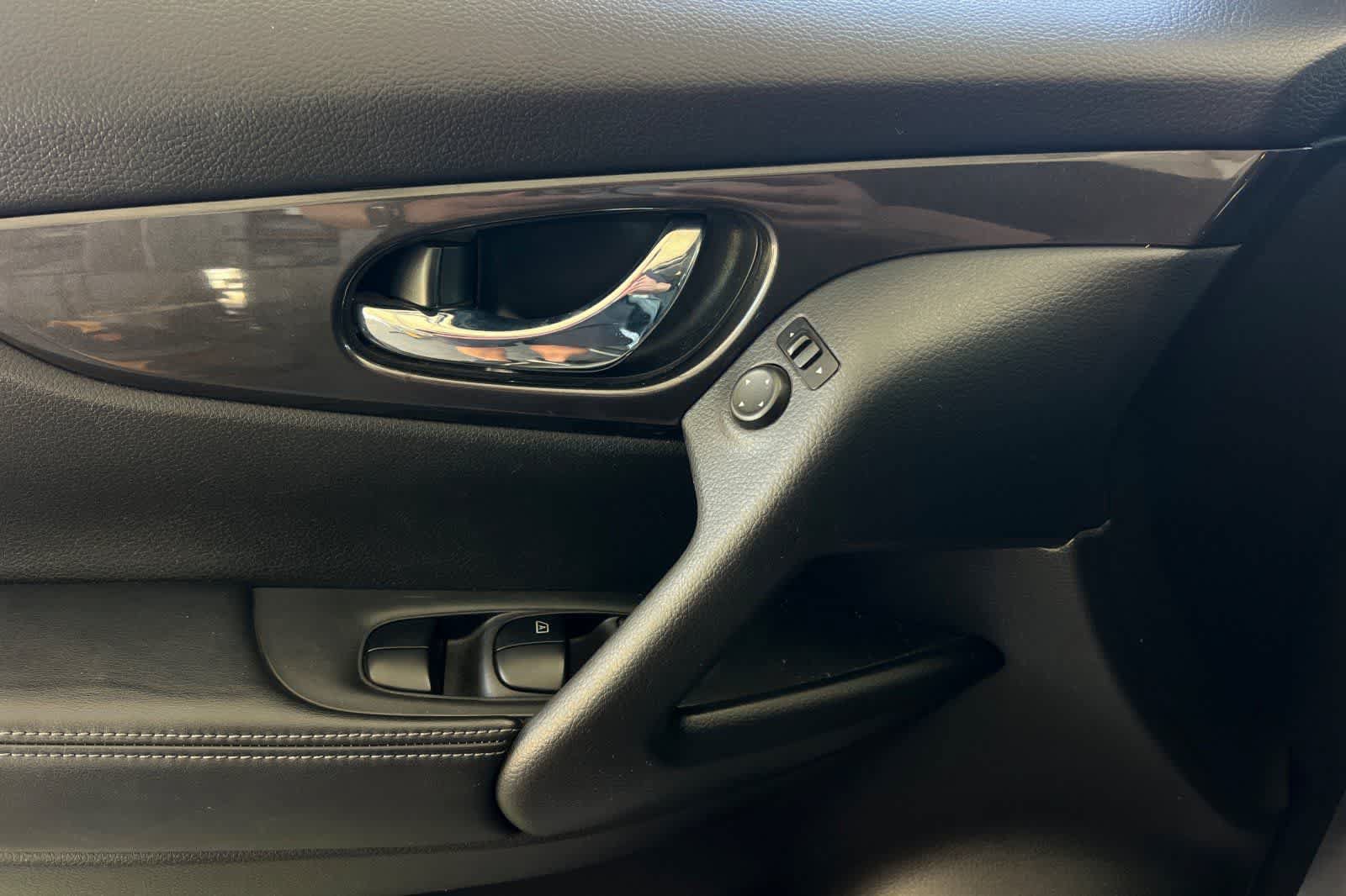 Used 2019 Nissan Rogue S w/ Special Edition Package FWD image 15