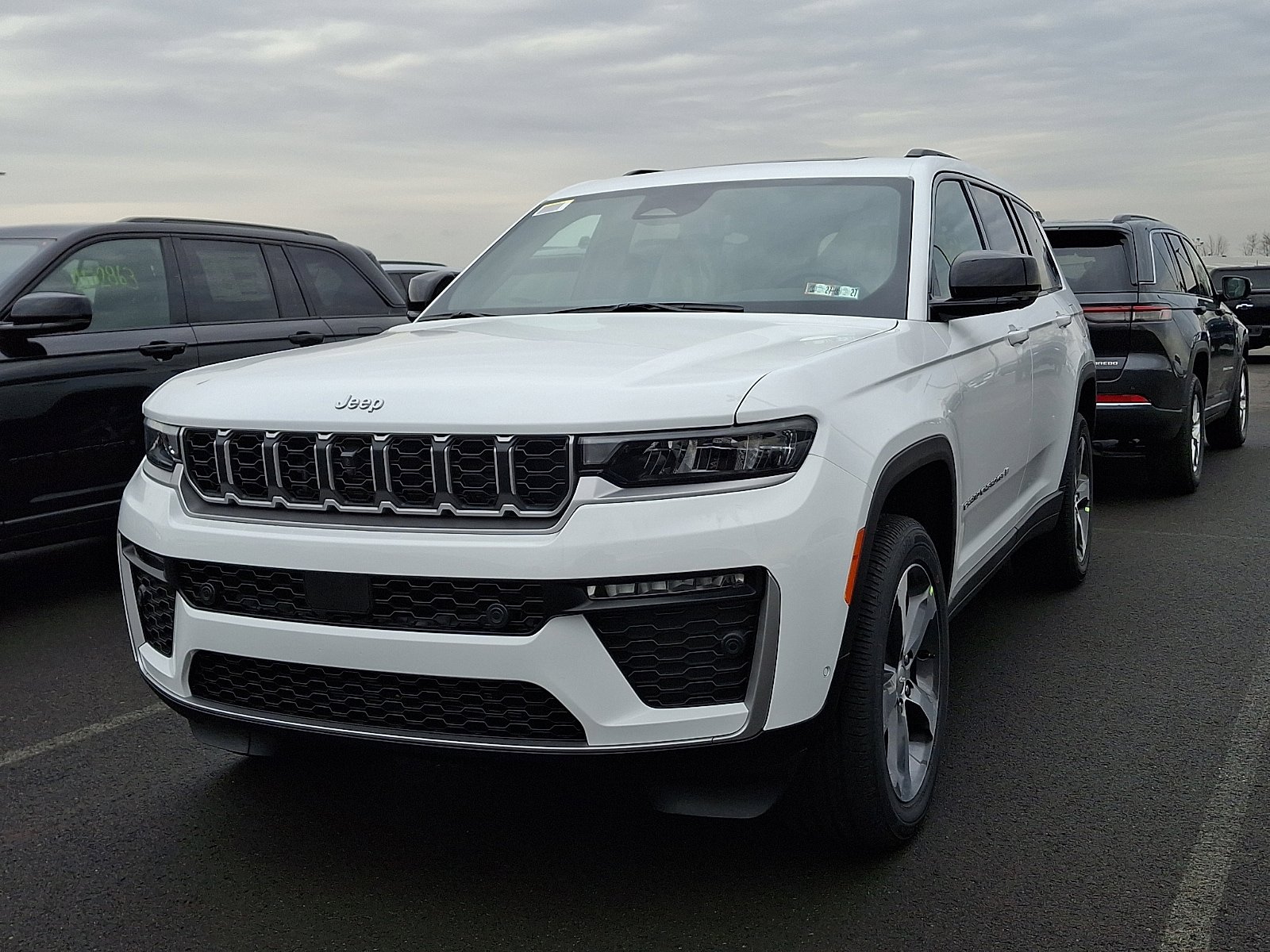 New 2026 Jeep Grand Cherokee L Limited w/ Luxury Tech Group II AWD/4WD image 3