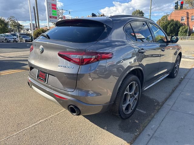 Used 2023 Alfa Romeo Stelvio Ti AWD/4WD image 5
