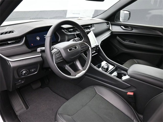 New 2025 Jeep Grand Cherokee Laredo image 12