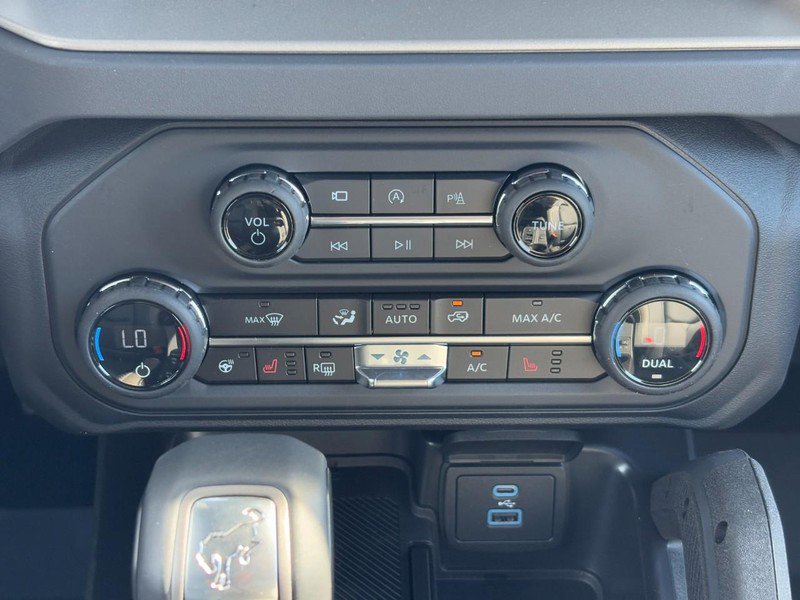 New 2025 Ford Bronco Outer Banks w/ Sasquatch Package image 18