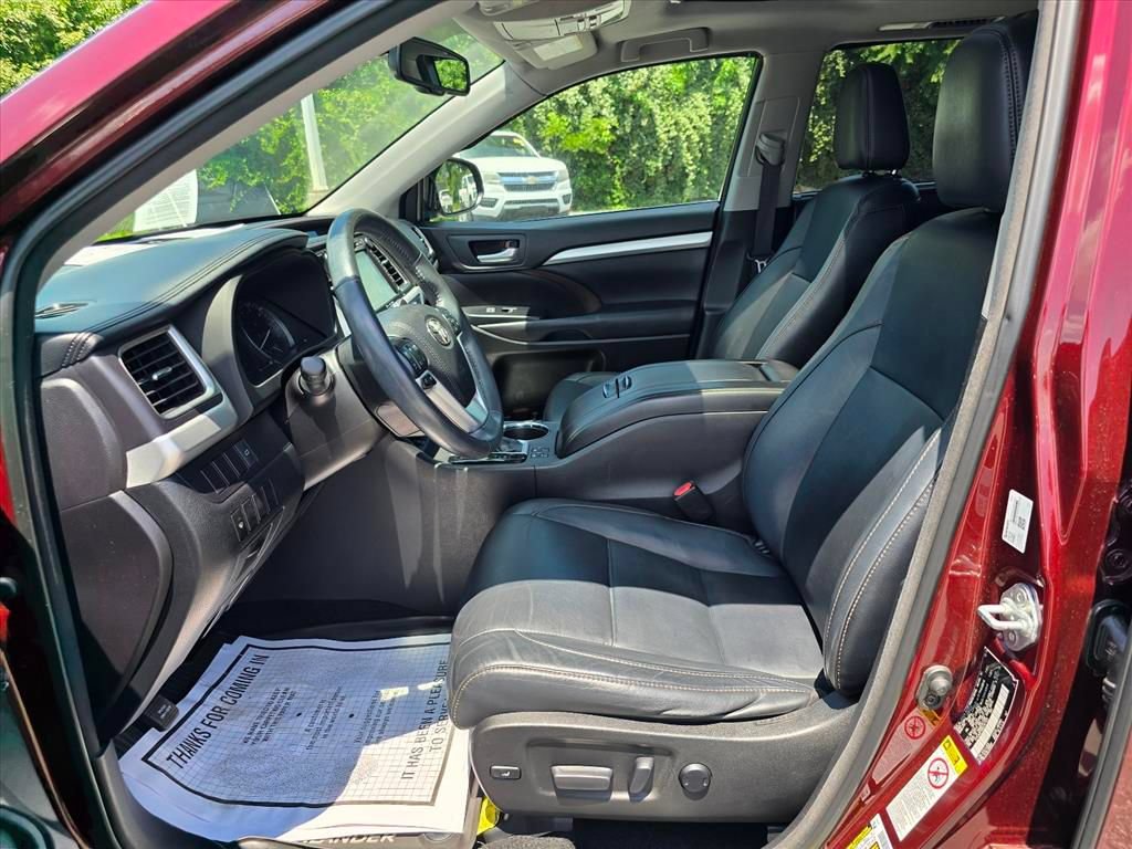 Used 2016 Toyota Highlander XLE AWD/4WD image 11