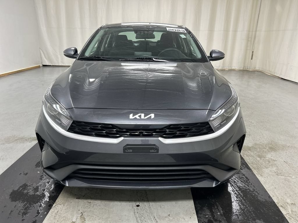 Used 2023 Kia Forte LXS w/ LXS Technology Package FWD image 3