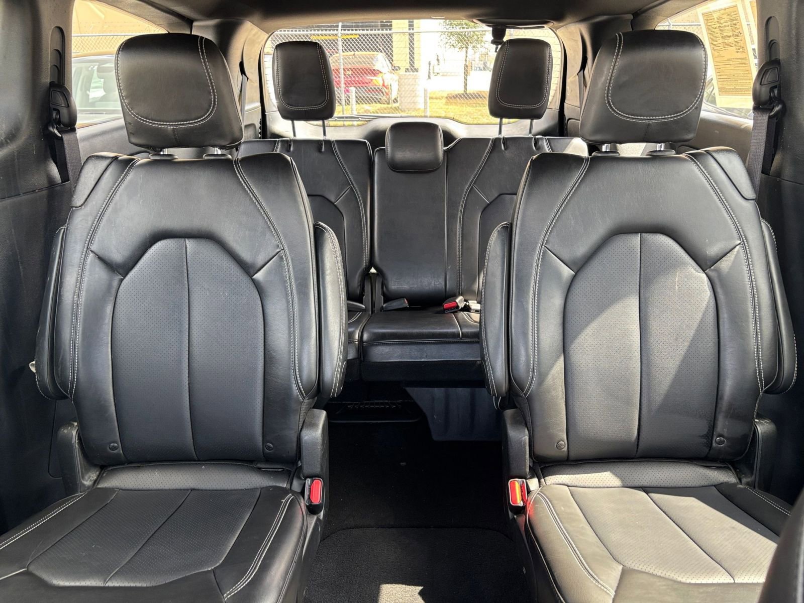 Used 2025 Chrysler Pacifica Select image 41