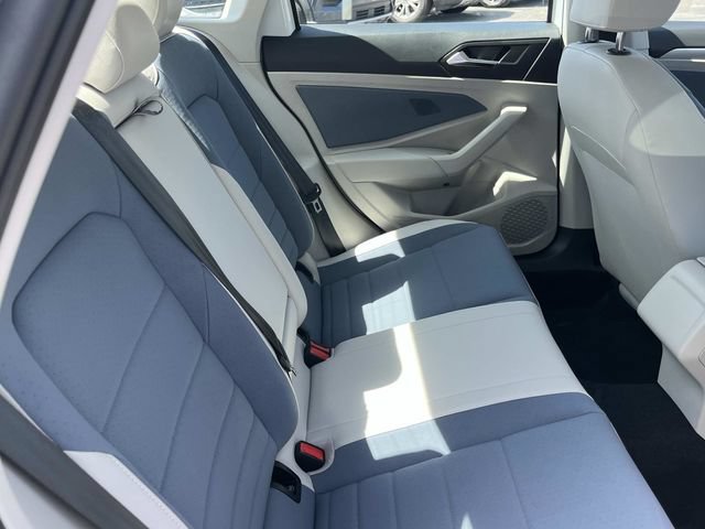 Used 2026 Volkswagen Jetta SE FWD image 25