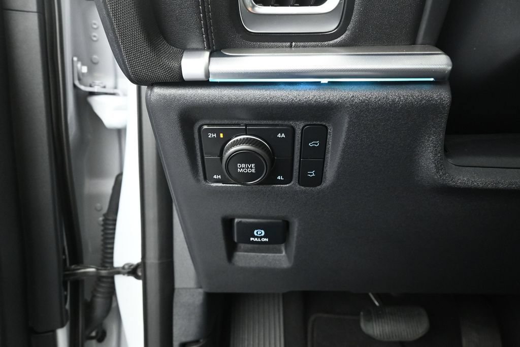 Used 2025 Ford Expedition Platinum w/ Driver's Package AWD/4WD image 13