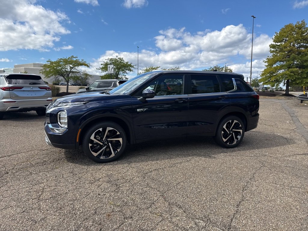 New 2025 Mitsubishi Outlander SE image 15