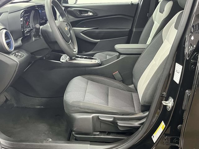 Used 2025 Chevrolet Trax LS FWD image 15