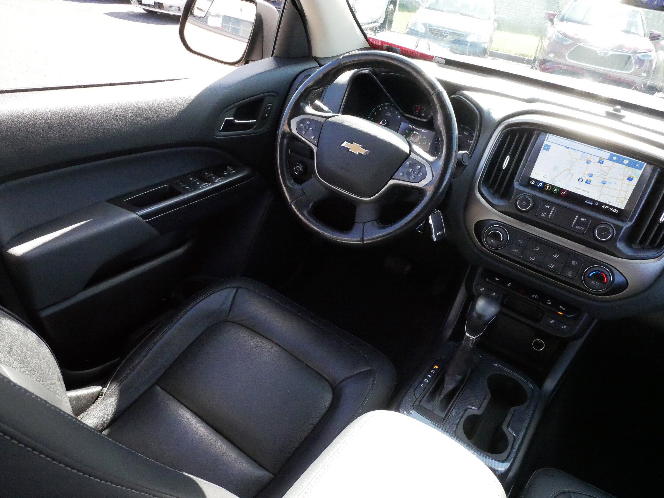 Used 2022 Chevrolet Colorado Z71 AWD/4WD image 9