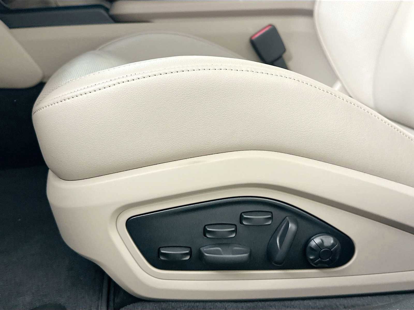 New 2025 Porsche Taycan 4S image 20