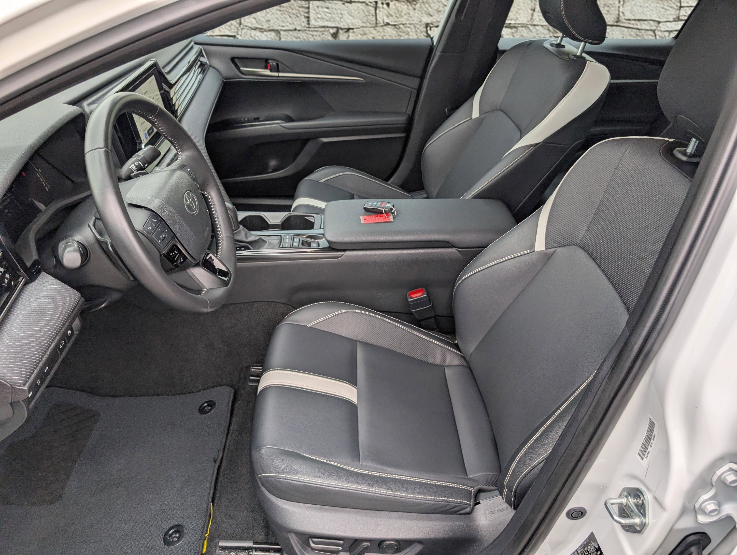 Used 2025 Toyota Camry SE image 14