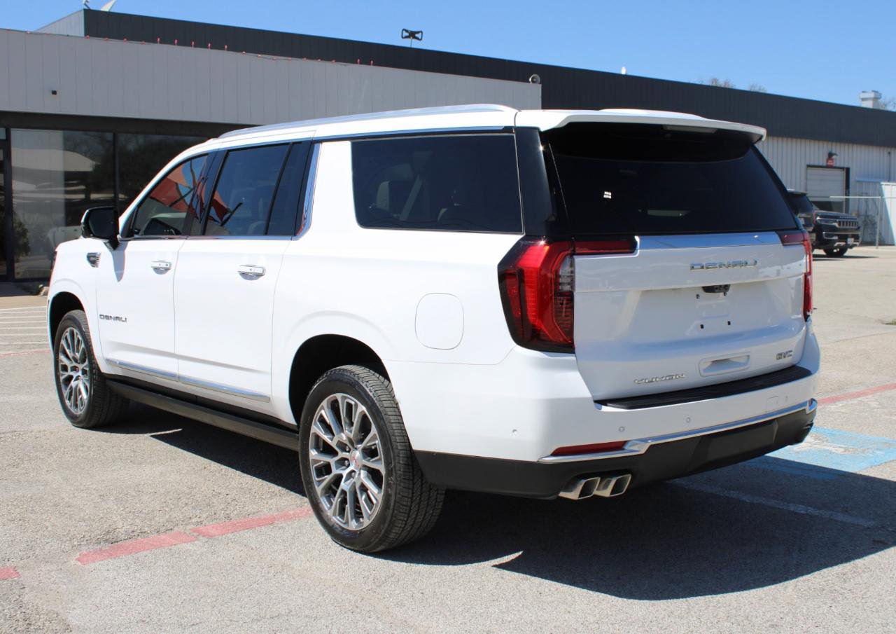 Used 2026 GMC Yukon XL Denali w/ Denali Reserve Package image 4