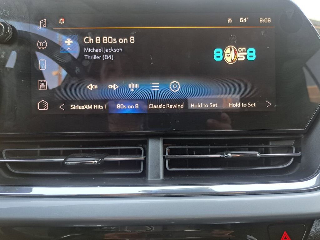 Used 2025 Chevrolet Trax LT image 10