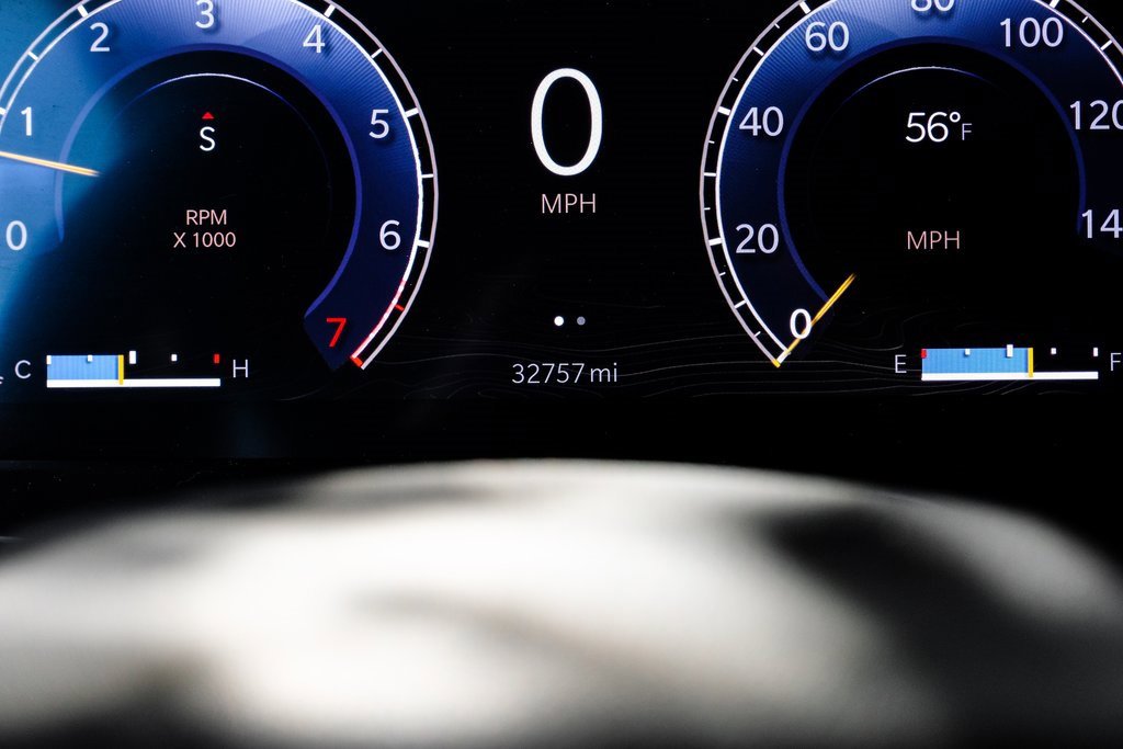 Used 2021 Jeep Grand Cherokee L Limited w/ Luxury Tech Group II image 3