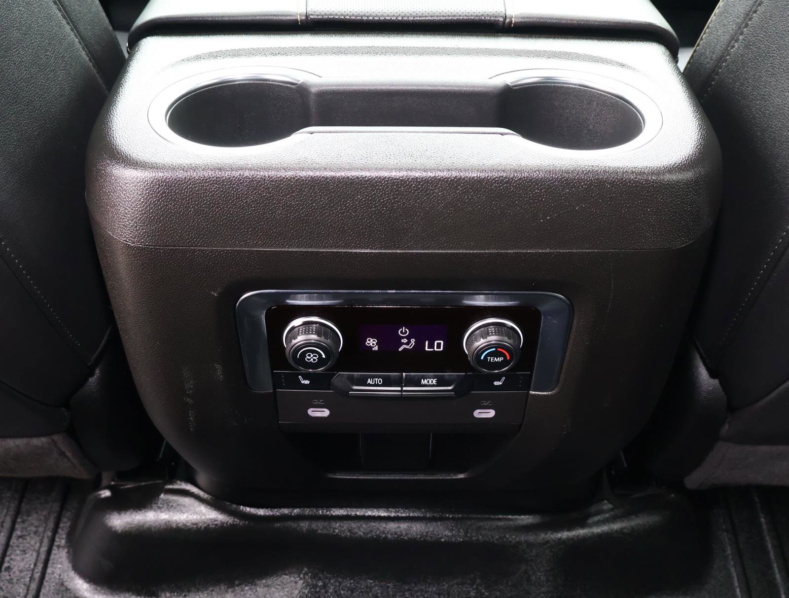 Used 2024 Chevrolet Tahoe Premier w/ Premium Package RWD image 14