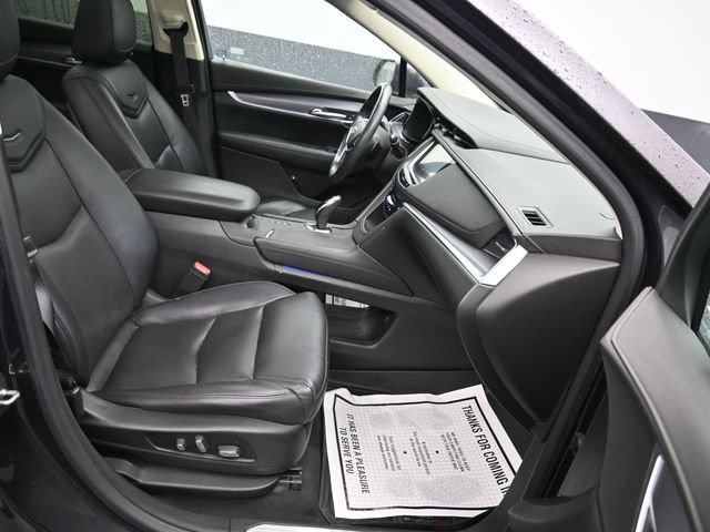 Used 2017 Cadillac XT5 Luxury w/ Driver Awareness Package image 8