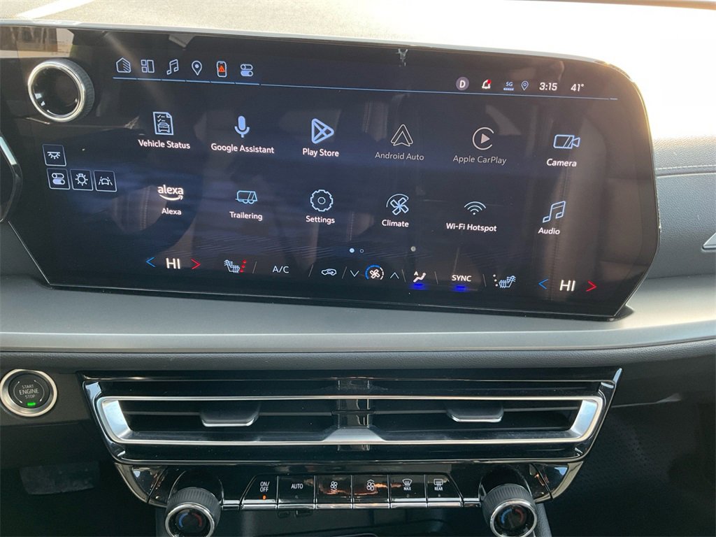 Used 2025 Chevrolet Traverse LT image 12