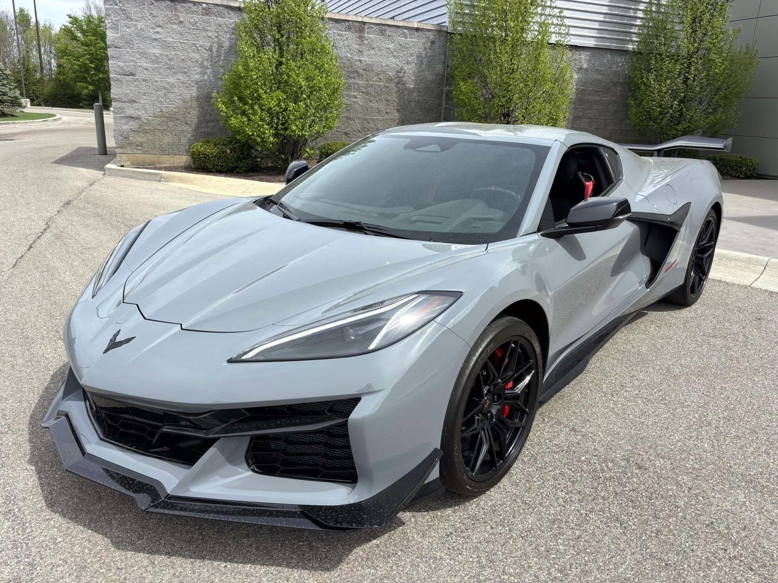 Used 2024 Chevrolet Corvette Z06 w/ Z07 Performance Package RWD image 1