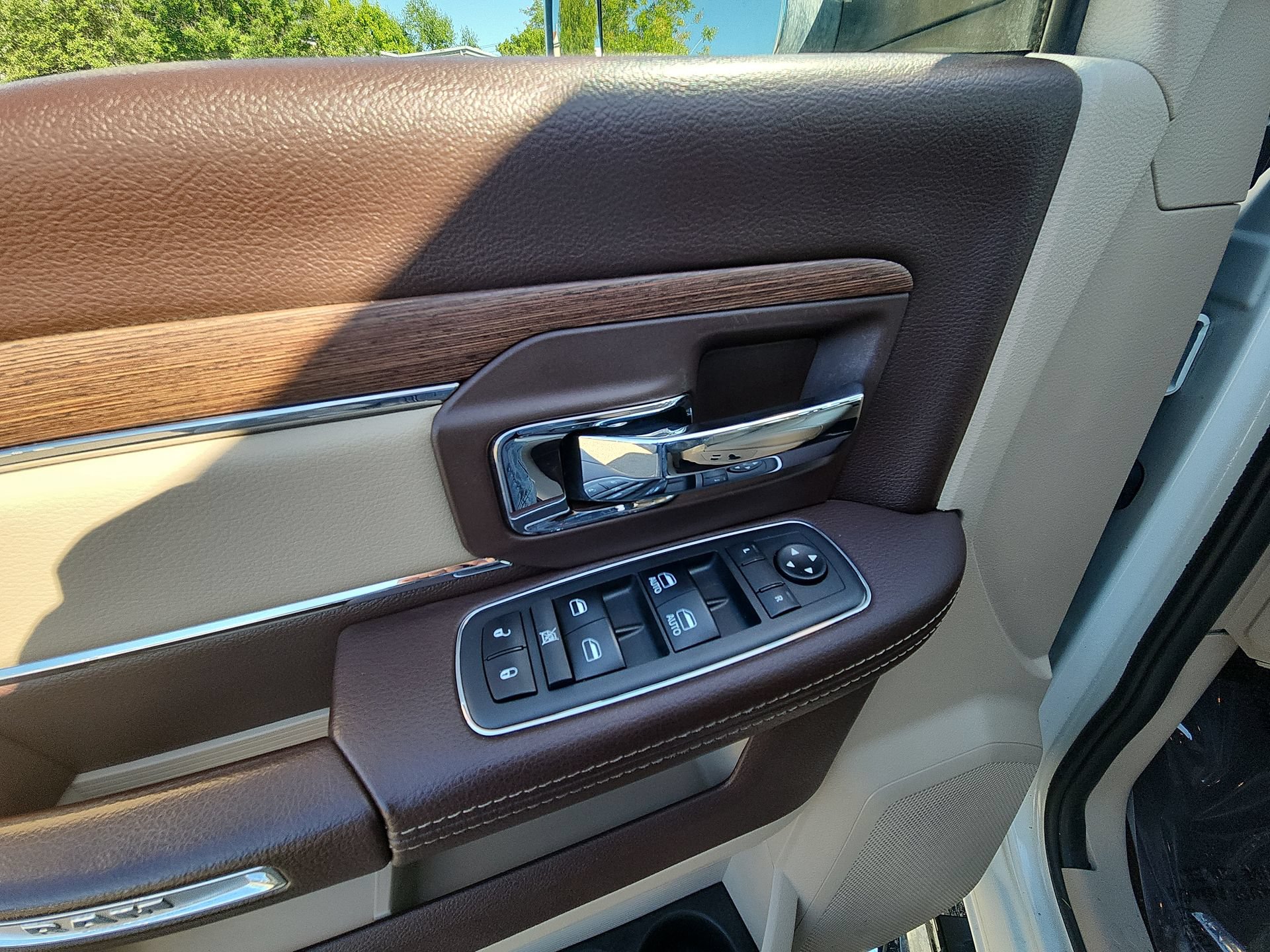 Certified 2018 RAM 1500 Laramie w/ Convenience Group AWD/4WD image 15