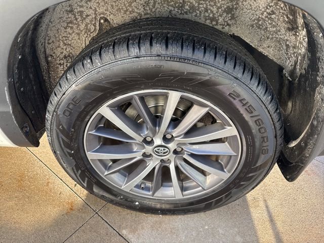 Used 2018 Toyota Highlander XLE image 12