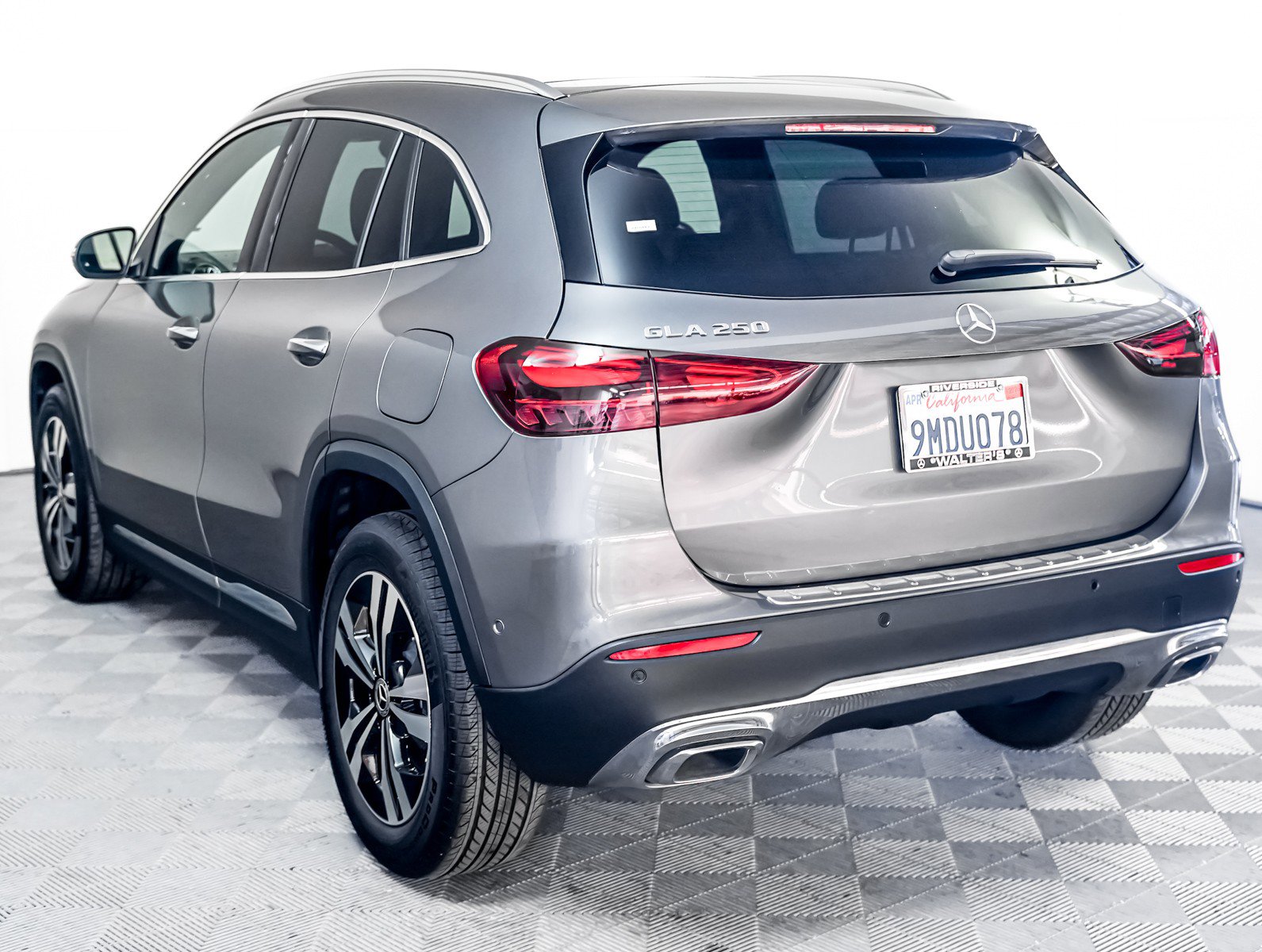 Certified 2024 Mercedes-Benz GLA 250 w/ Exclusive Package image 2