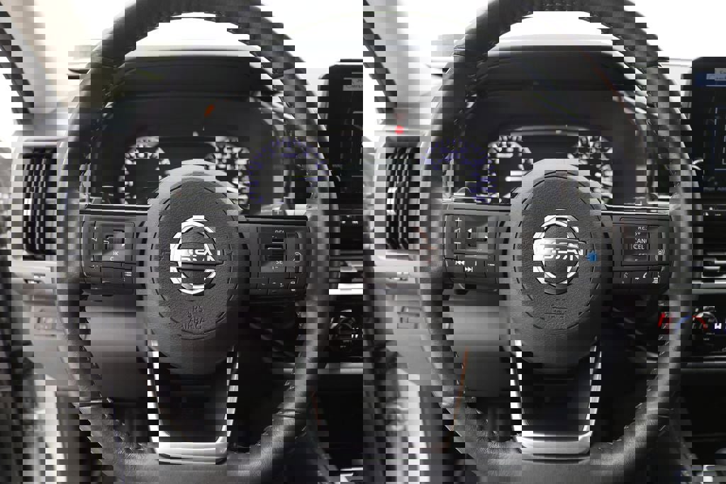 Used 2023 Nissan Pathfinder SL image 16