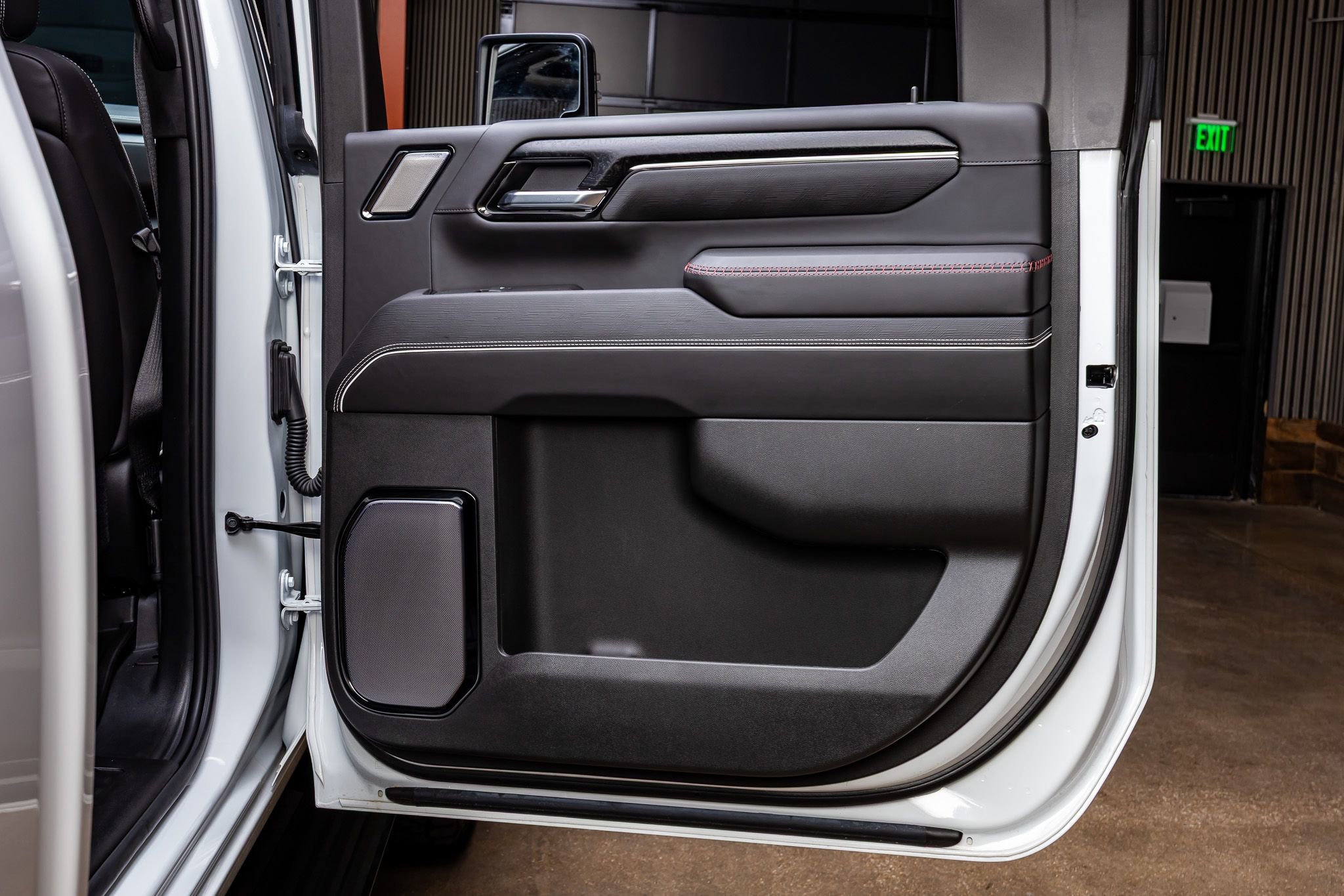 Used 2025 GMC Sierra 2500 AT4X image 39