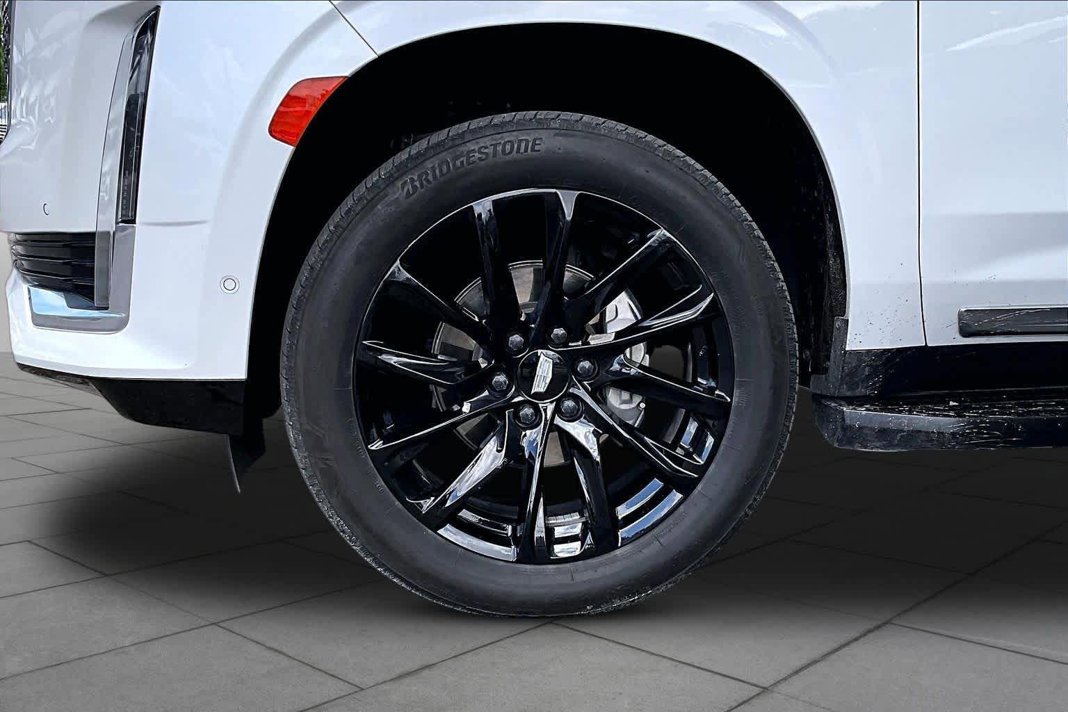 Used 2023 Cadillac Escalade ESV Premium Luxury RWD image 11