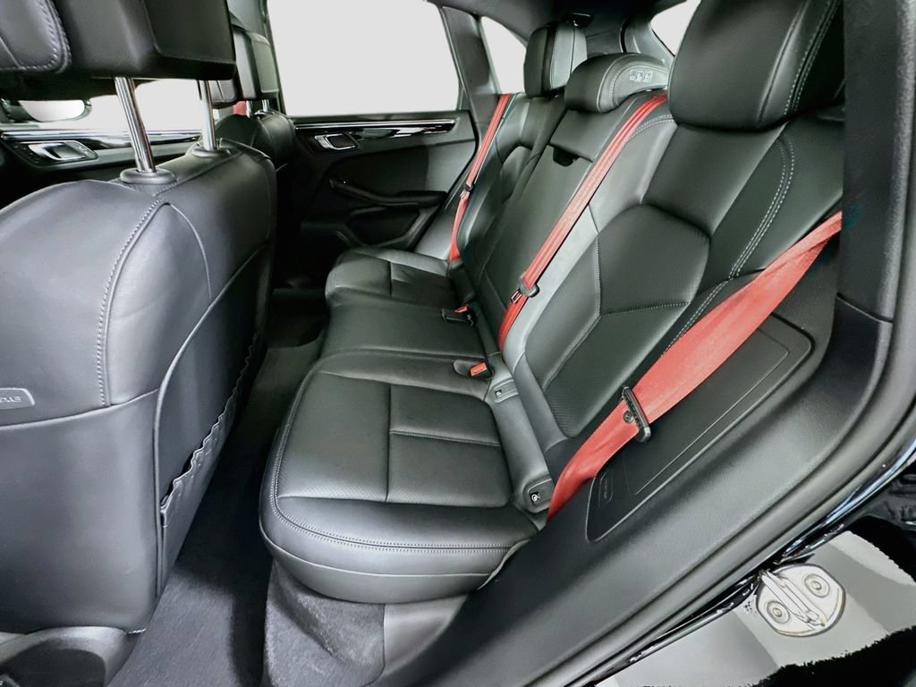 Certified 2026 Porsche Macan AWD/4WD image 24