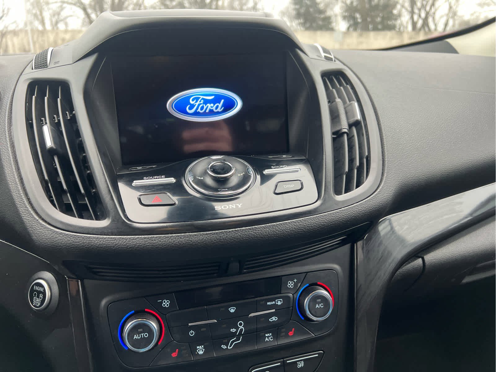 Used 2017 Ford Escape Titanium image 5