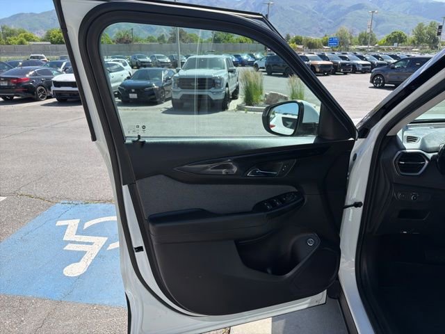 Used 2024 Chevrolet TrailBlazer LT w/ Convenience Package FWD image 10