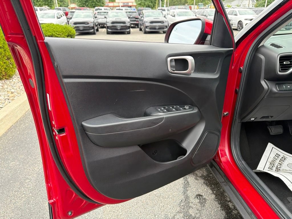 Used 2022 Hyundai Venue SEL w/ Cargo Package FWD image 13