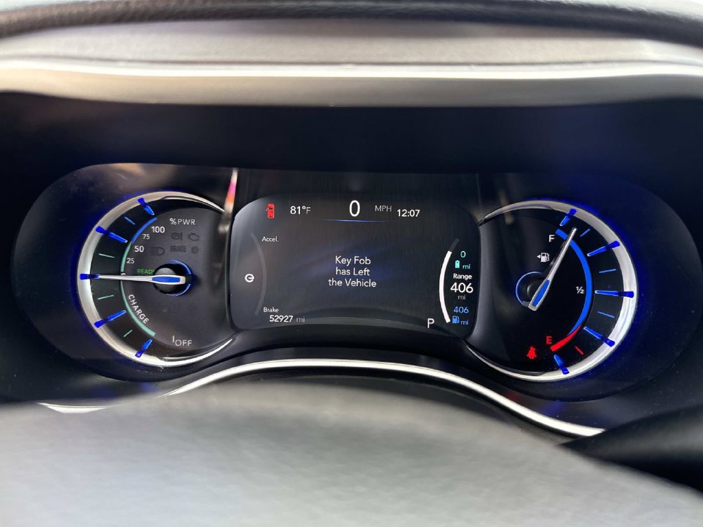 Used 2024 Chrysler Pacifica Limited FWD image 39