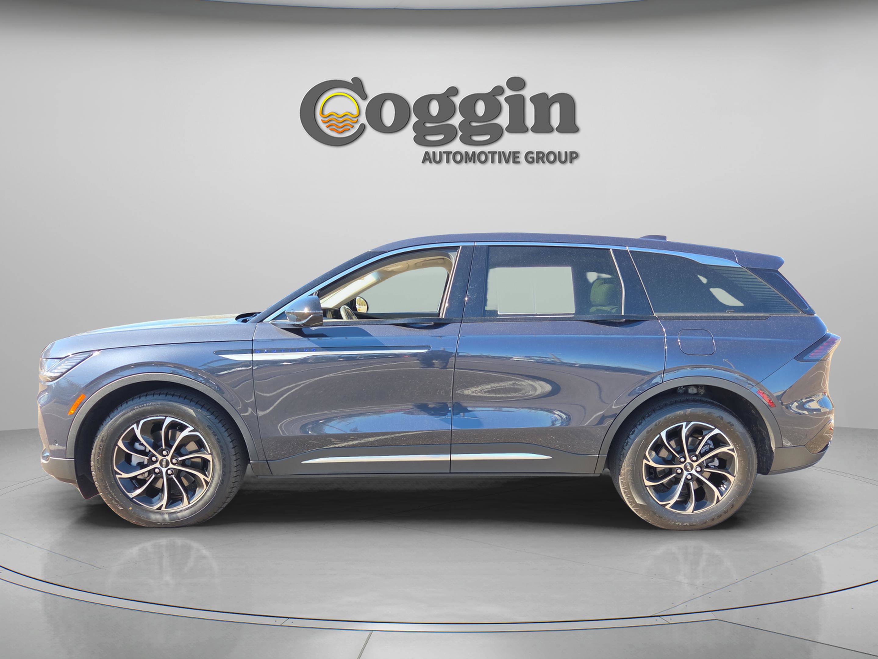 Used 2024 Lincoln Nautilus Premier w/ Equipment Group 102A image 2