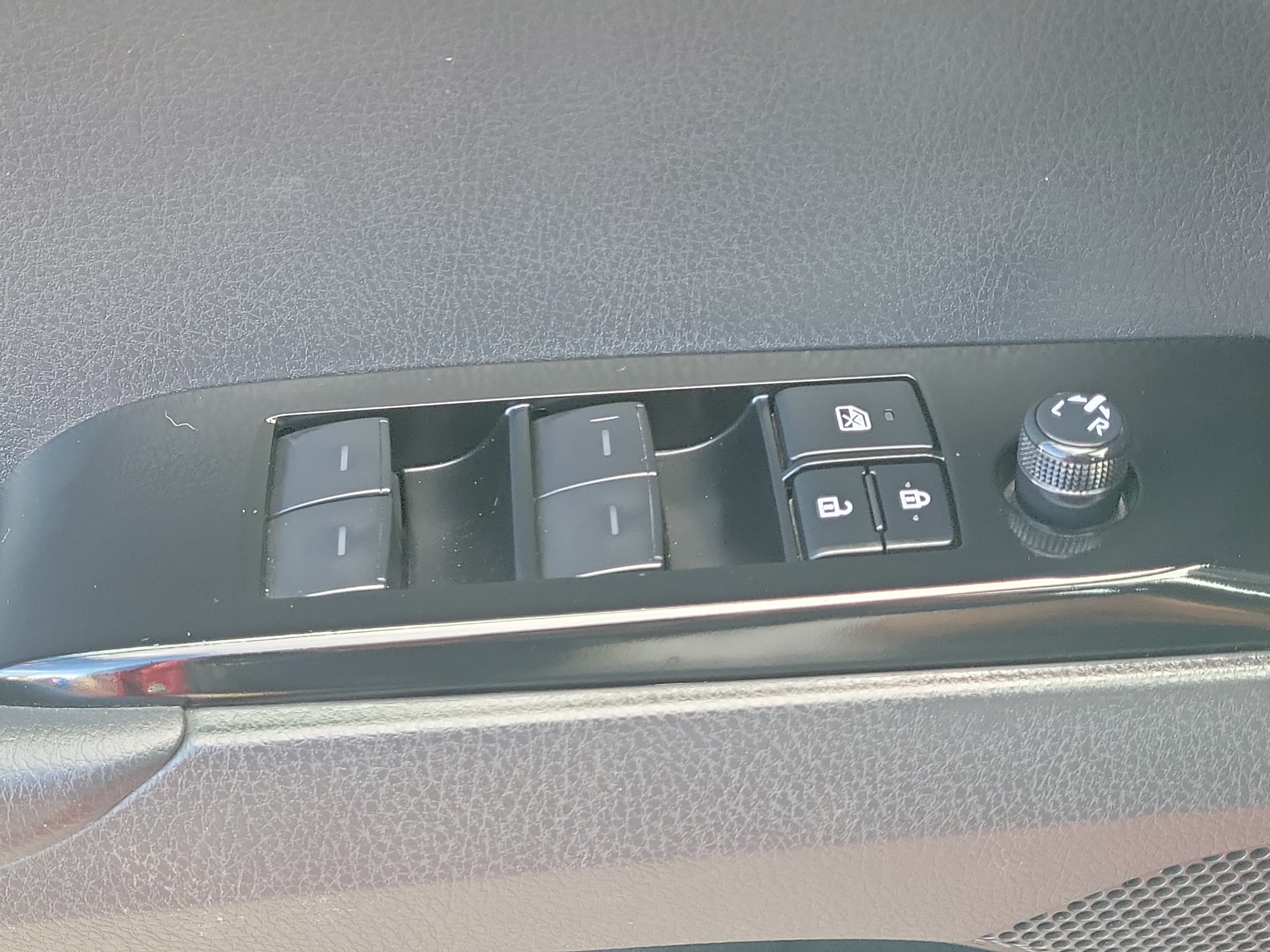 Used 2025 Toyota Camry SE w/ Convenience Package FWD image 29