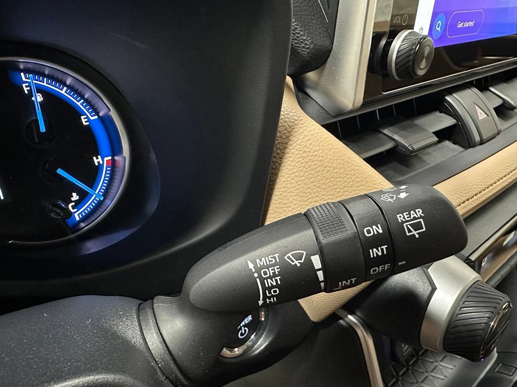 Used 2025 Toyota RAV4 XLE AWD/4WD image 22