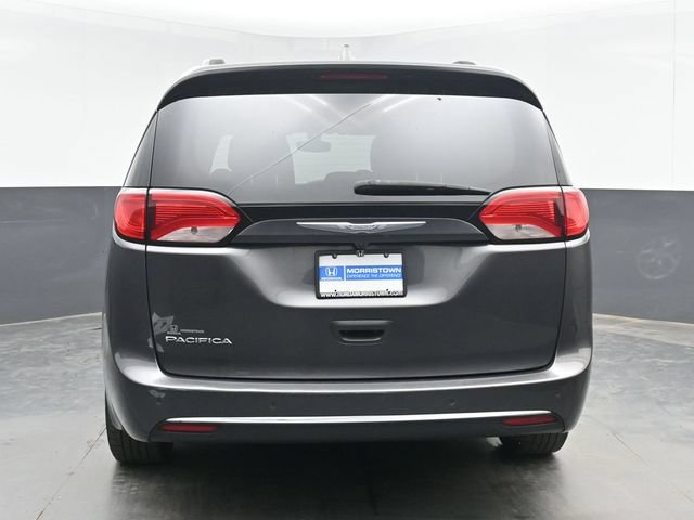 Used 2017 Chrysler Pacifica Touring-L Plus w/ Tire & Wheel Group FWD image 9