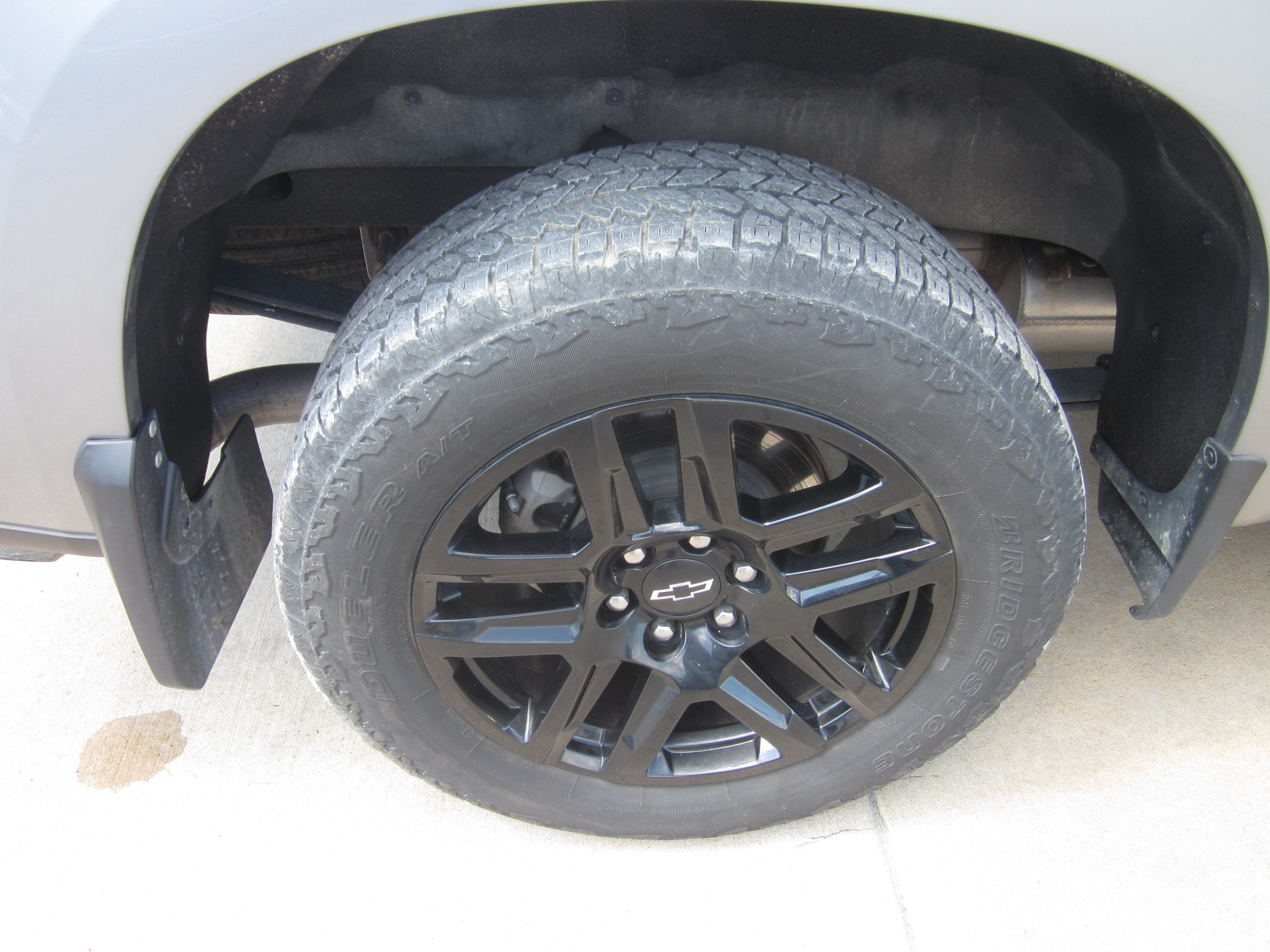 Used 2023 Chevrolet Silverado 1500 Custom w/ LPO, Dark Essentials Package AWD/4WD image 7